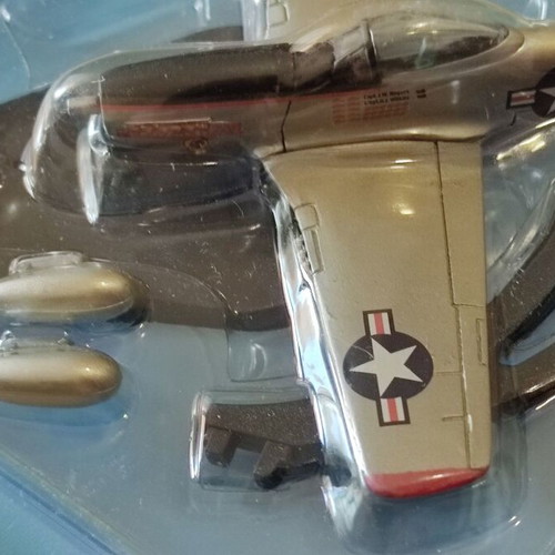 North American P-51d Mustang airplane Italeri kit 1:100 new