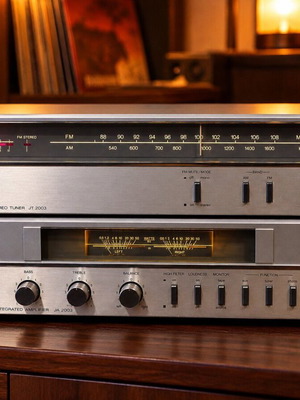 Sanyo JA 2003 ενισχυτής και JT 2003 ραδιοφωνικός δέκτης σετ