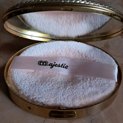 Majestic Antique Powder Compact America 1940 new