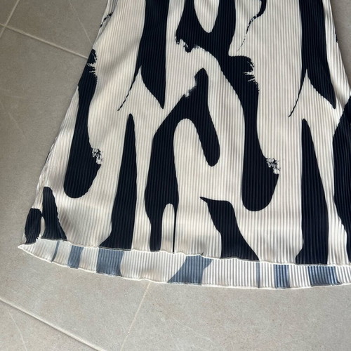 Shein short dress new, pleated satin, size L