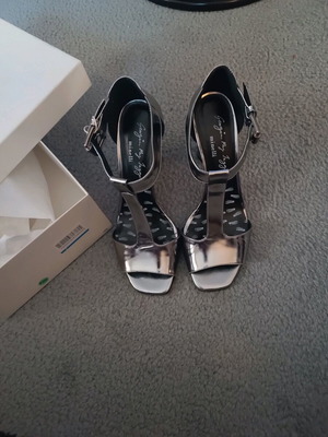 Italian women's silver sandals size 39 new with heel and red sole