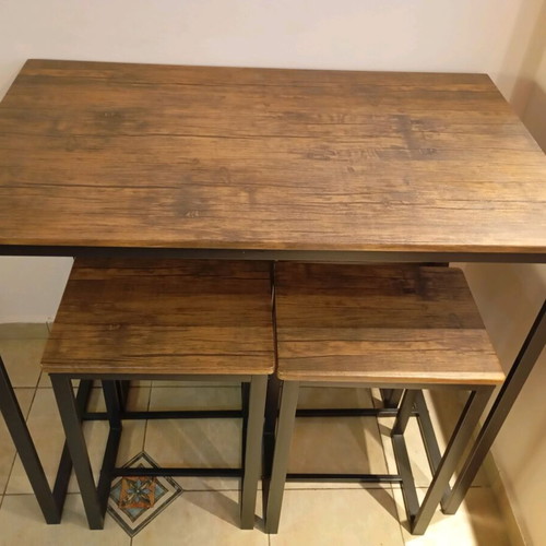 Bar table like new with four stools
