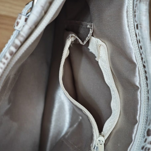 Guy Laroche Shoulder Bag like new, leather, vintage style