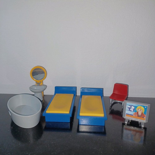 Playmobil used items from modern dollhouse suitcase