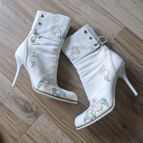 Dior boots SS 2005 like new, white with floral embroidery