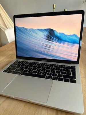MacBook Pro 13” (2016) like new, 8GB RAM, 256GB SSD, model A1708