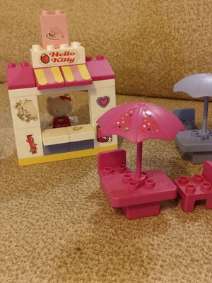 Hello Kitty Ice Cream Stand Building Blocks set used