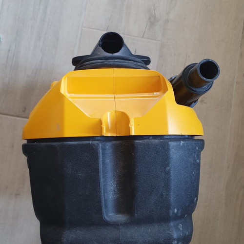 Dewalt DCV584L wet/dry shop vacuum cleaner used with HEPA filter