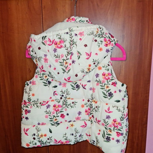 Zara baby sleeveless jacket 2-3 years like new, white floral