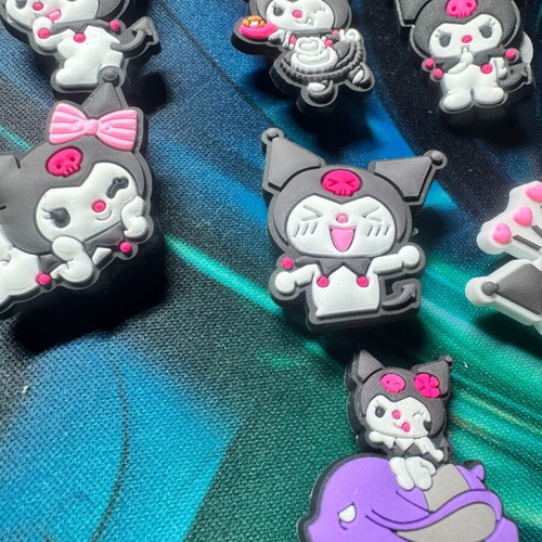 Kuromi charms like new, pack of 7 plus 1 for necklace