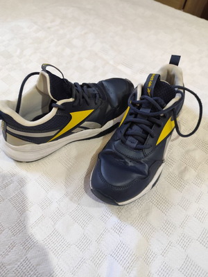 Παπούτσια Reebok Αθλητικά μεταχειρισμένα νούμερο 37 μαύρο και άσπρο