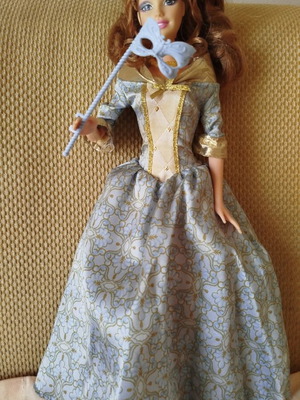 Barbie Masquerade Ball Princess doll like new with mask and necklace