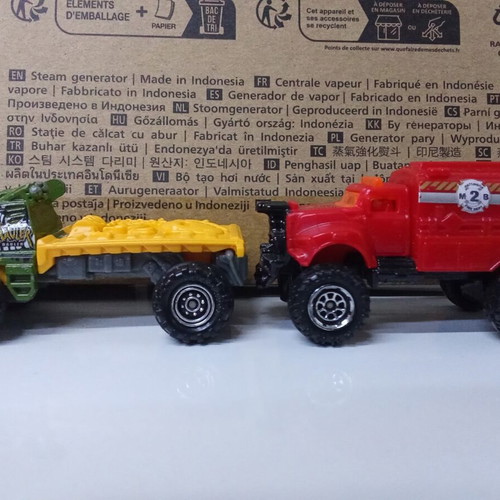 Matchbox toy cars used, set of 4 trucks and construction vehicles