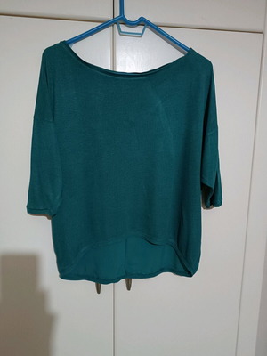 Bershka blouse green like new, short with 3/4 sleeves