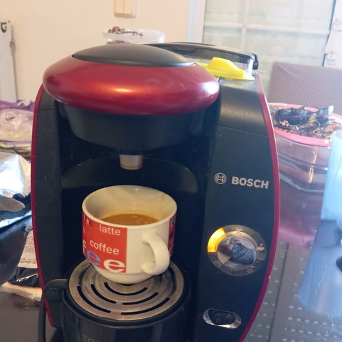Bosch Tassimo coffee maker with 10 capsules, 05.2027
