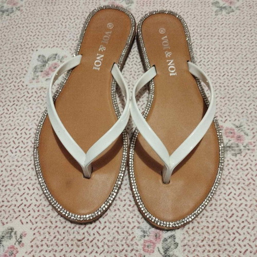 White Voi & Noi flip-flops like new with rhinestones, size 38