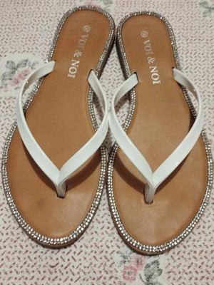 White Voi & Noi flip-flops like new with rhinestones, size 38