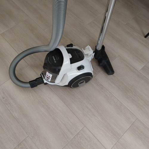 Bosch BGS05A222 Vacuum Cleaner like new with washable filter and accessories