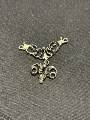 Silver Aries pendant used, about 4.5 grams