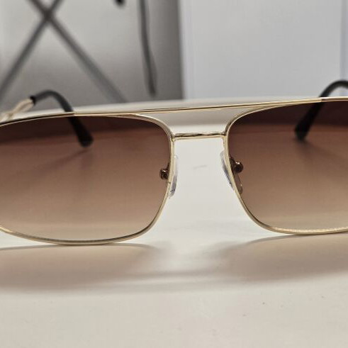 Vintage Elegance Aviator Sunglasses like new, polished gold frame