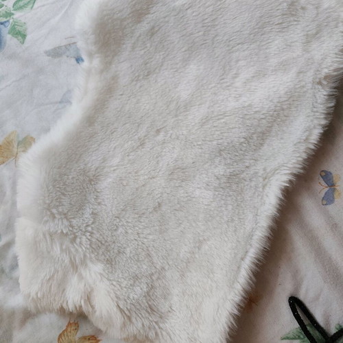 Girl's dress for 4 years with fur like new, white