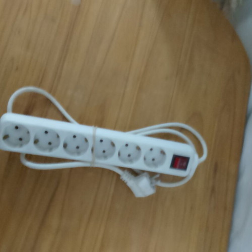 Power strip 6 outlets with switch like new
