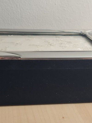 Jewelry box like new blue and white