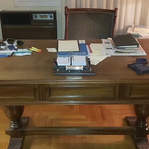 Classic desk like new, walnut 1.50×0.75 m