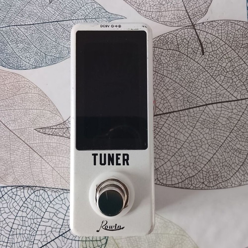 Guitar pedals used, Rowin Tuner, Mosky Red Crunch, Mooer Ensemble King