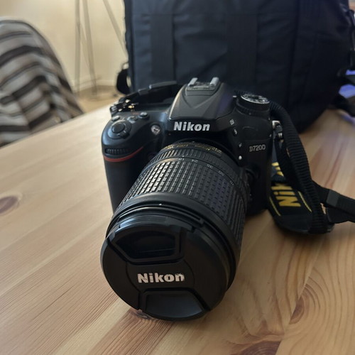 Nikon D7200 DSLR with NIKKOR 18-140mm VR lens and bag, full kit