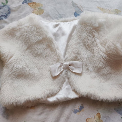 Girl's dress for 4 years with fur like new, white