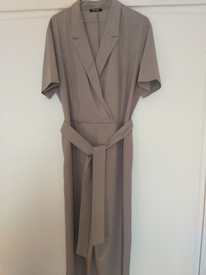 Summer jumpsuit beige size M like new