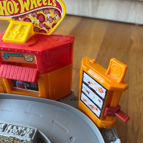 Hot Wheels pizza track like new with pizza launcher lever