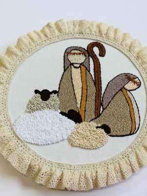 Shepherds with 3D embroidered lambs, 15cm, new