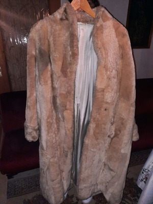Authentic fur in excellent condition, size L-XL, beige