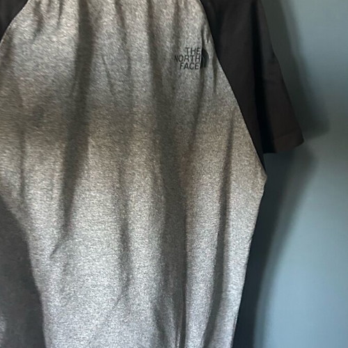 North T shirt like new, black and grey, size M