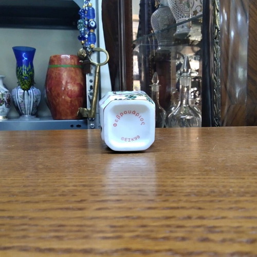 Famille Rose porcelain vase with Qianlong mark, new