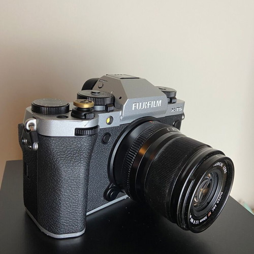 Fujifilm X-T5 Camera Body like new, 40.2 Megapixel