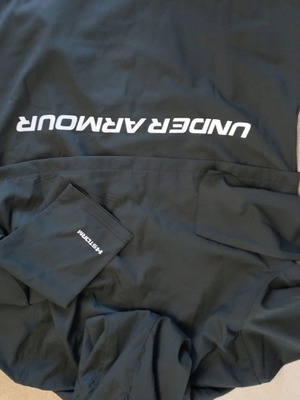 Under Armour Reflective Jacket καινούργιο, κανονική προς στενή γραμμή, μαύρο XL