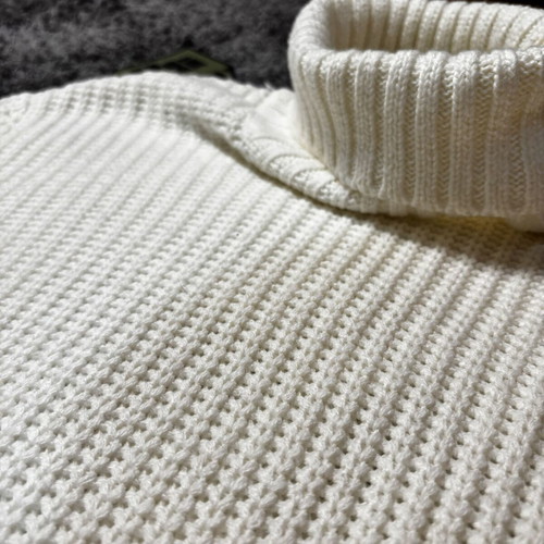 Bershka White Wool Turtleneck Sweater like new, size M