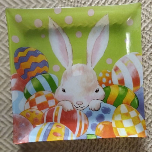 Vicko Easter plate like new