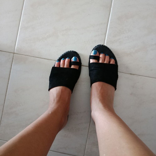 Slippers like new, black, flat, castor texture upper