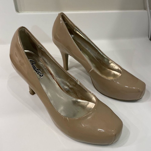Candie’s beige patent leather pumps used, size 39