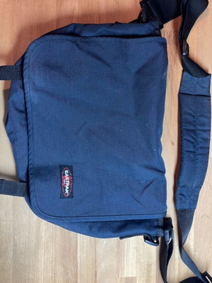 Τσάντα ώμου Eastpak μπλε σαν καινούργια