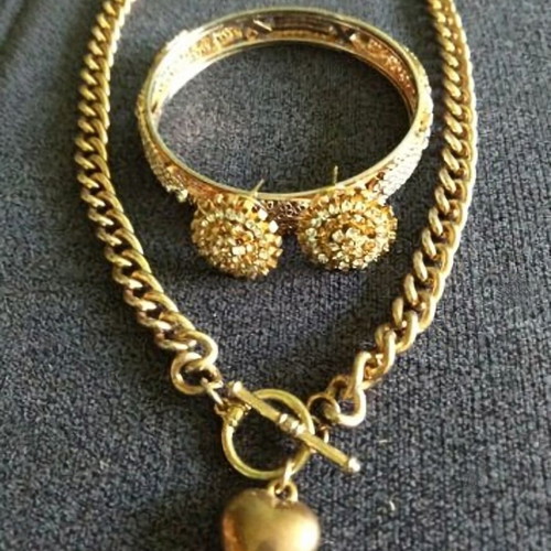 Jewelry set with stones in gold tone like new