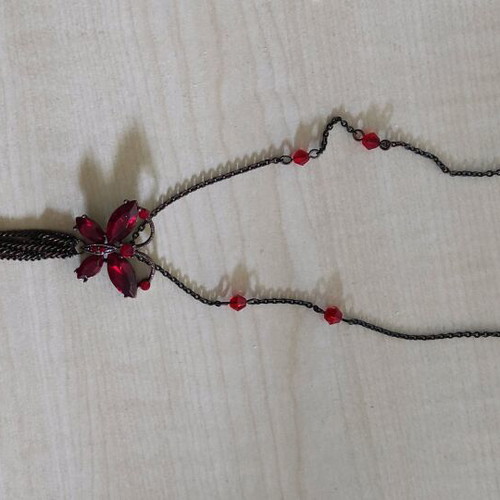 Necklace like new, red