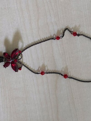 Necklace like new, red