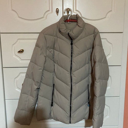 Beige women's teen jacket, size Medium, with black zippers