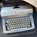 Consul typewriter like new collectible