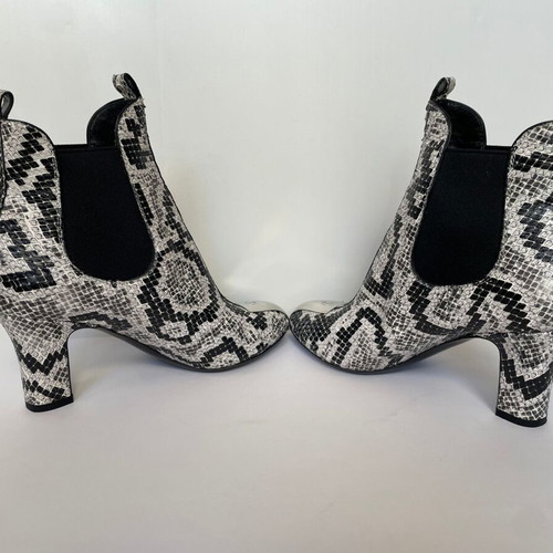 Louis Vuitton ankle boots exotic leather like new, size 38